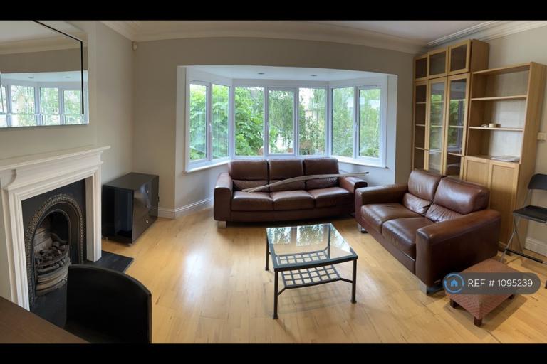 2 bedroom flat in Finchley, London, N3 (2 bed) (#1095239)