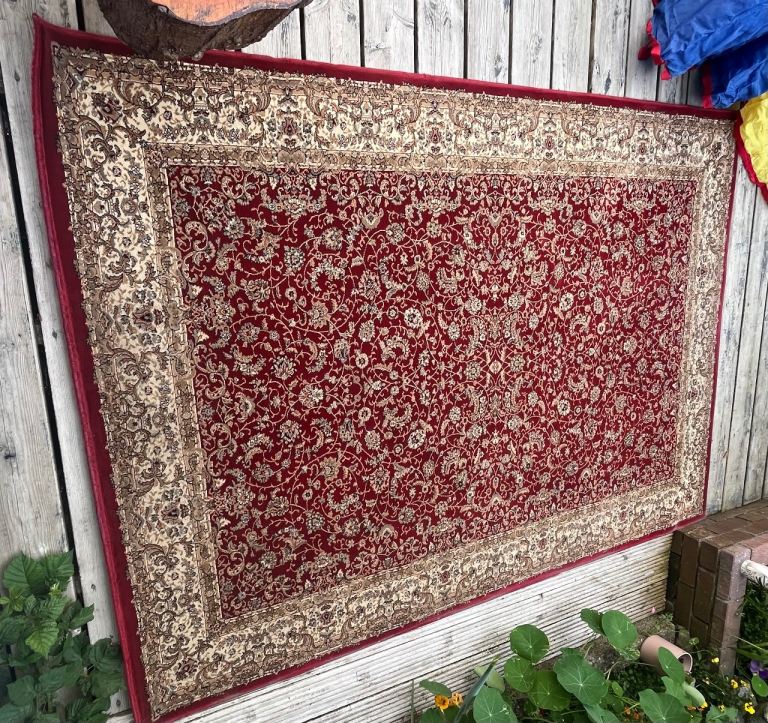 Traditional Red & Beige Patterned Rug – Good Condition