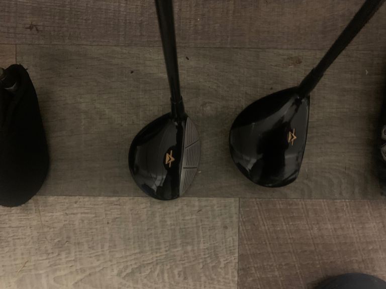 Set of Mizuno widec 2 irons, Taylormade bag, woods and putter 