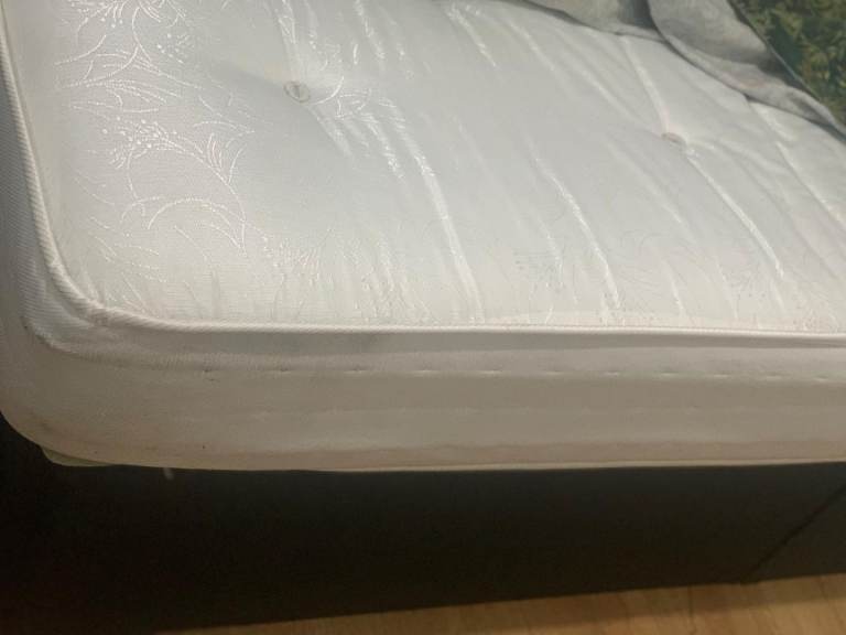 King size and single mattress 