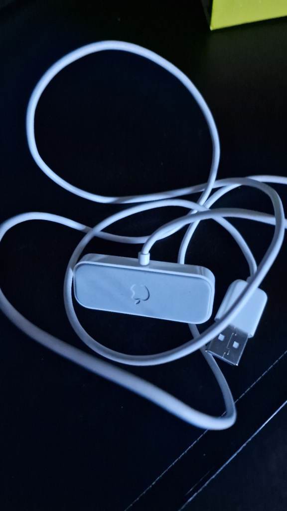 Apple iPod Shuffle 2nd Generation Dock Station 