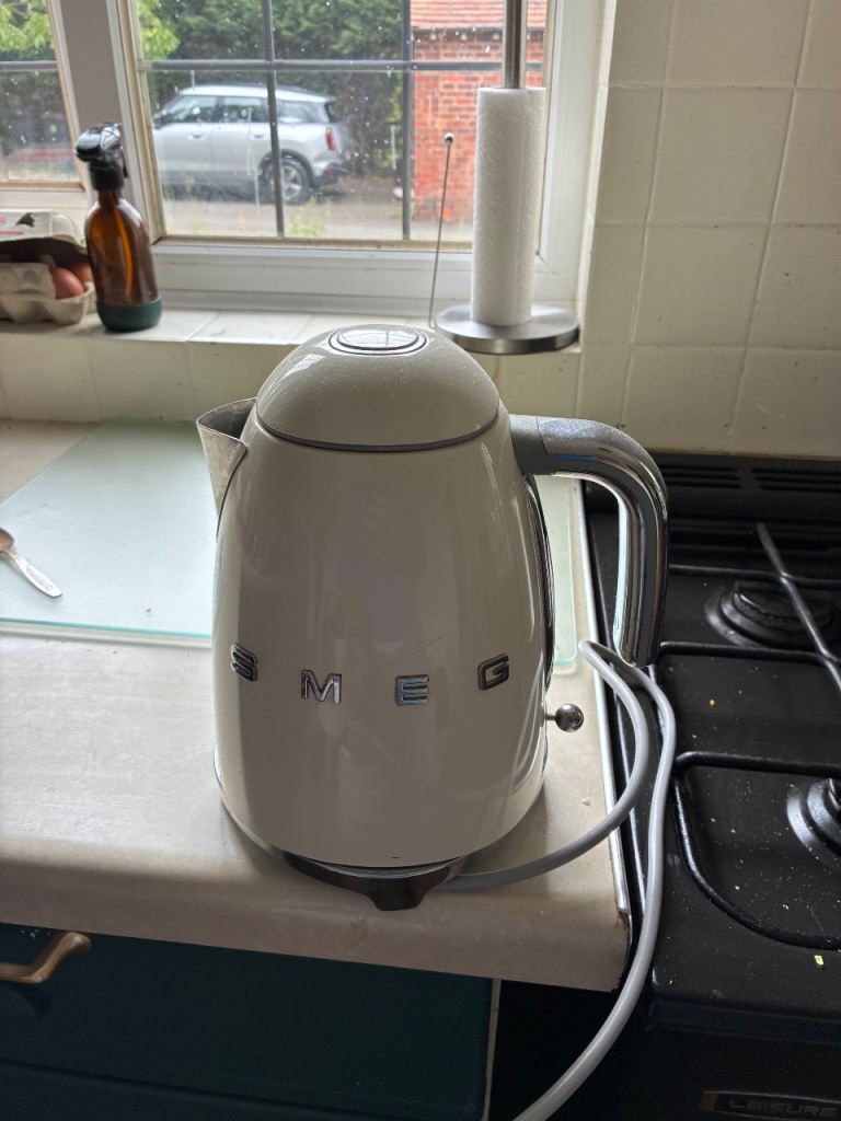 Smeg Kettle Cream - Good Condition