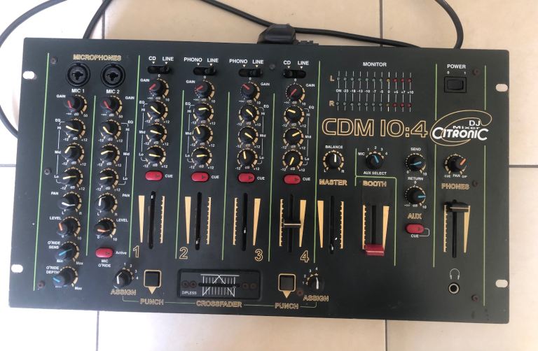 DJ Mixer Reduced 