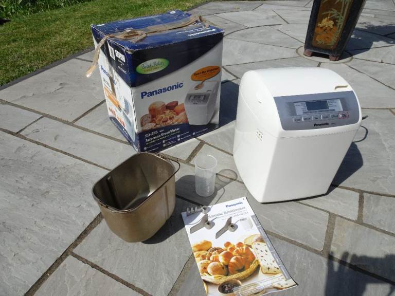 PANASONIC AUTOMATIC BREADMAKER MODEL SD-255 (USED)