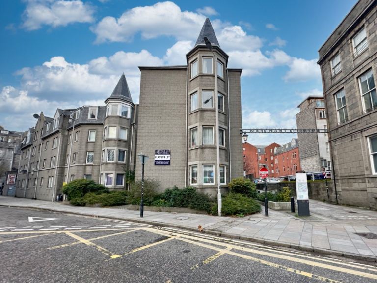 2 bedroom flat in Rennies Court, City Centre, Aberdeen, AB11 6NZ