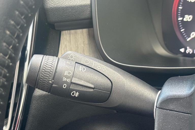  Volvo Xc40 2.0 B4 Mhev Inscription Pro Suv 5dr Petrol Hybrid Auto Euro 6 s/s