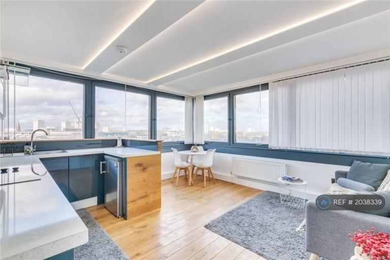 3 bedroom flat in Penge House, London, SW11 (3 bed) (#2038339)