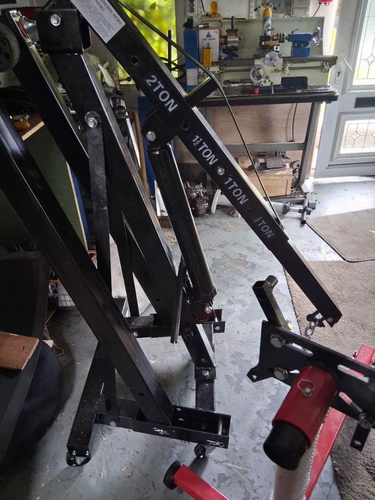2 Ton Engine Hoist / Crane – Black, Good Condition