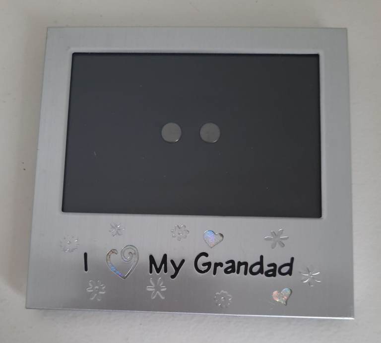 Photo Frame I❤️My Grandad Holds a 6x4 Inch trimmed Photo 
