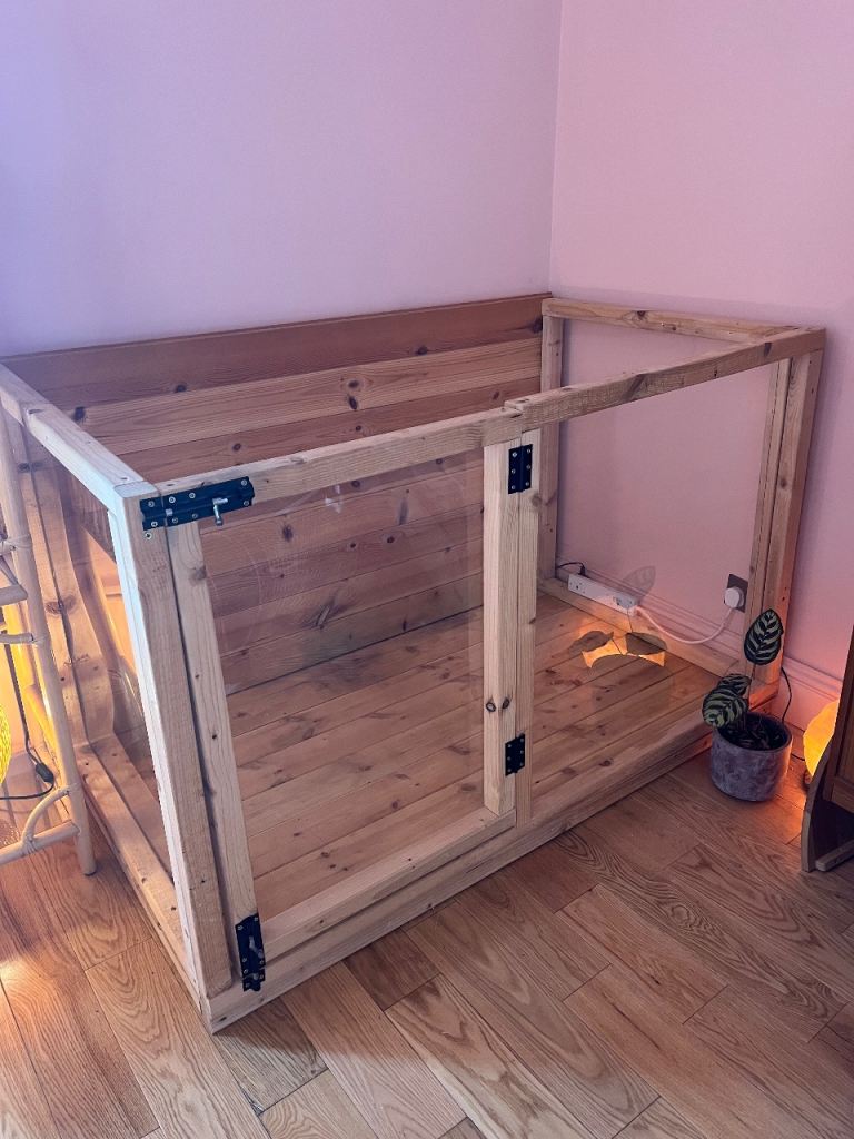 Custom built indoor pet rabbit / guinea pig  hutch / pen / enclosure 