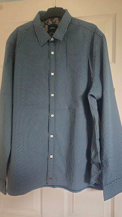 Mens White Stuff Shirt size XL  (Like New)