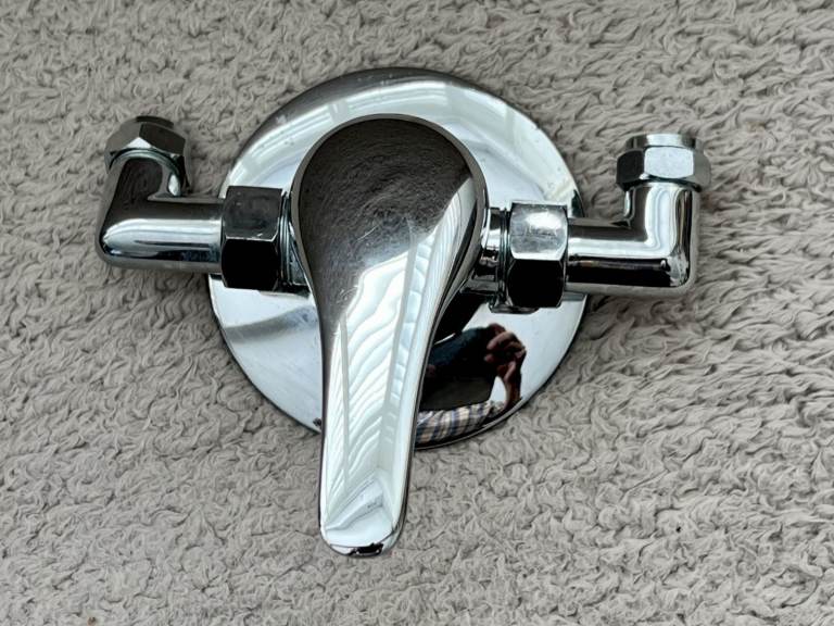 Manual shower valve,(used), for sale in good, clean working order. PRICE REDUCED 
