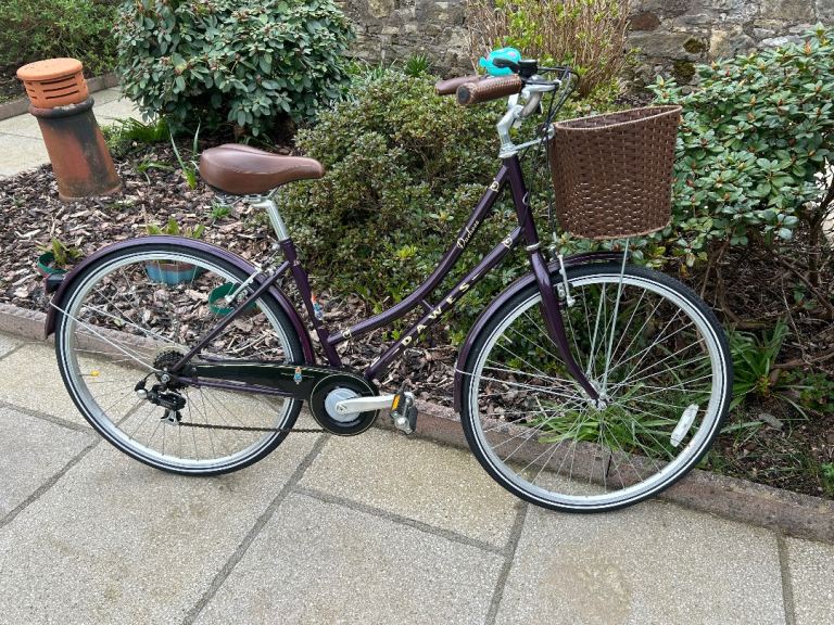 Dawes Heritage Duchess 17" frame with basket.