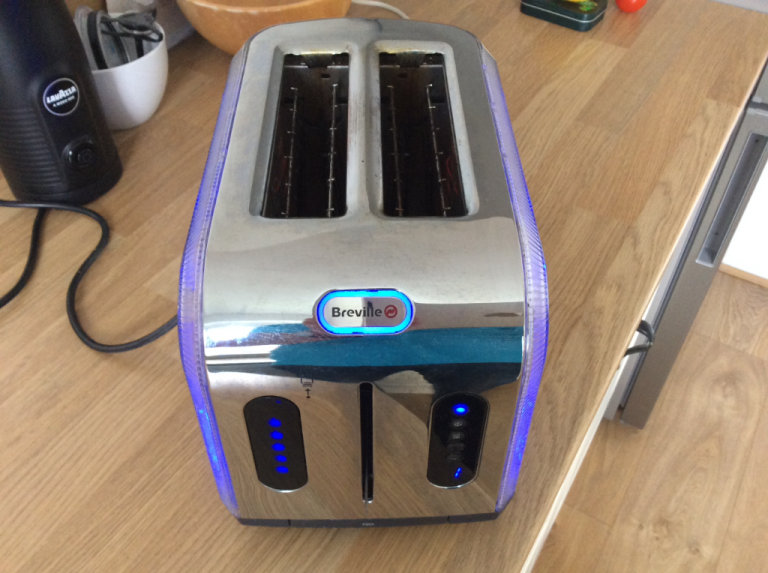 Breville 2 slice illuminated blue light toaster......looks amazing in kitchen 