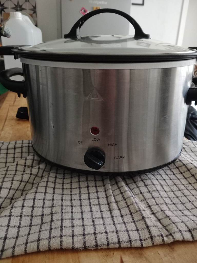Slow cooker 