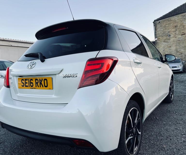 2016 Toyota Yaris 1.33 VVT-i Design 5dr HATCHBACK Petrol Manual