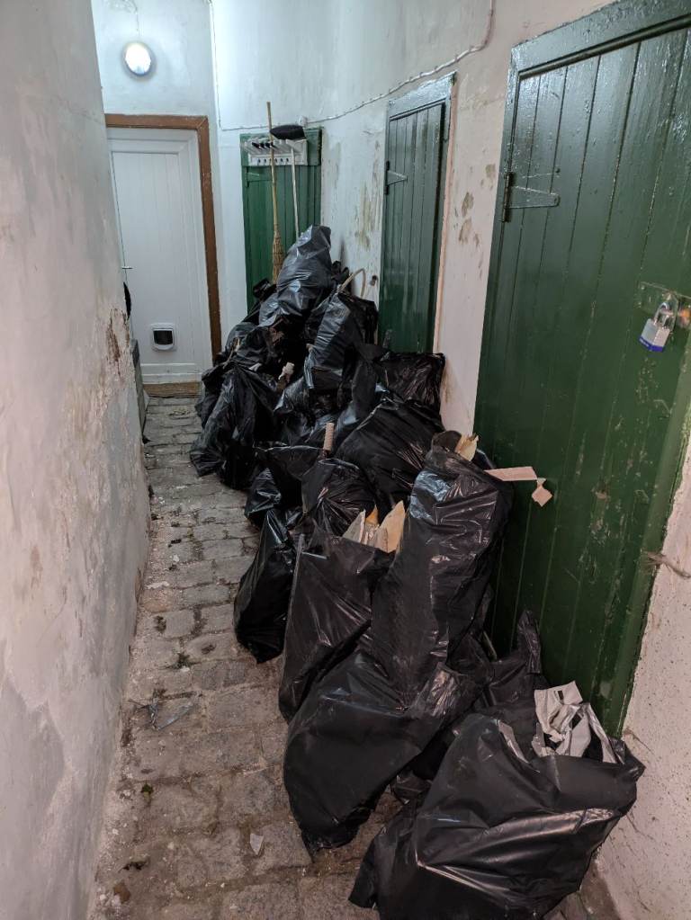 RELIABLE RUBBISH REMOVAL - COUCH/MATTRESS UPLIFT - BINS EMPTIED - HOUSE/GARDEN/GARAGE CLEARANCE 