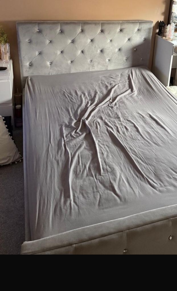 Diamanté Grey Crushed Velvet Double Bed