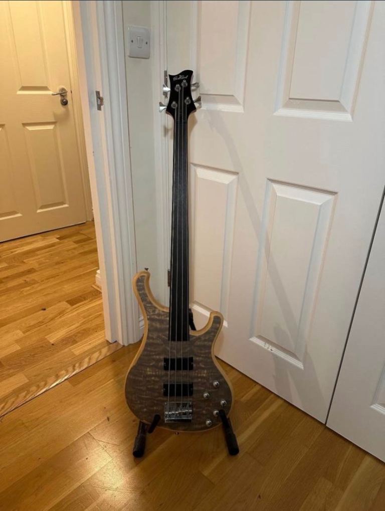 EastCoast fretless 4 string bass guitar 