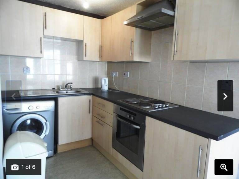 BRIGHT UNFURNISHED 2 BEDROOM FLAT AVAILABLE NOW