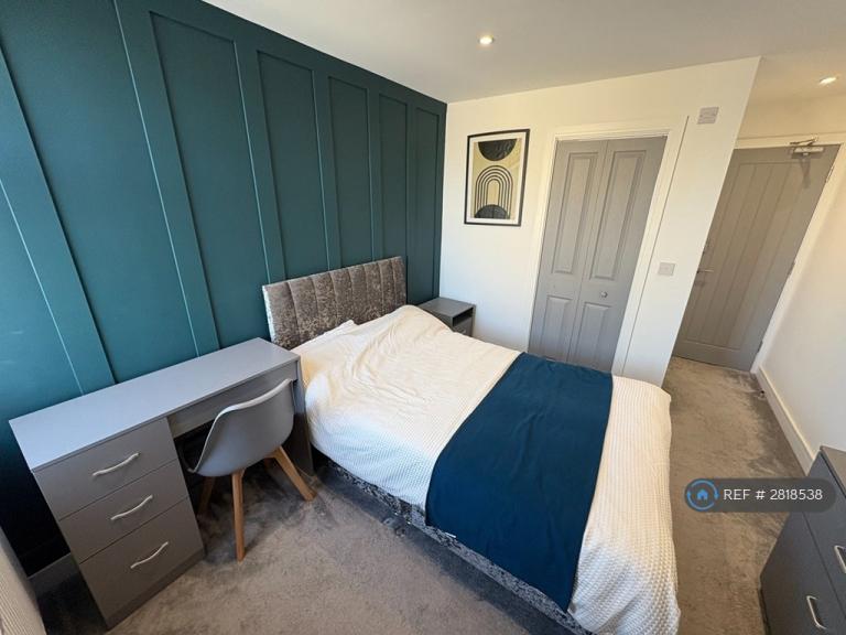 1 bedroom in Henderson Road, Southsea, PO4 (#2818538)