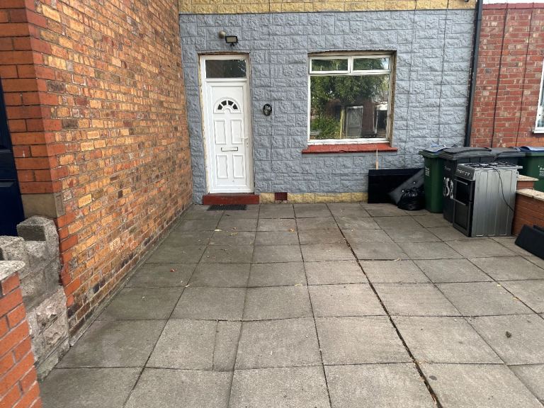 West Bromwich 2 bedroom House. Near Sandwell Hospital.