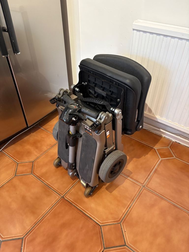 RRP £2500 Luggie Foldable Travel Mobility Scooter 