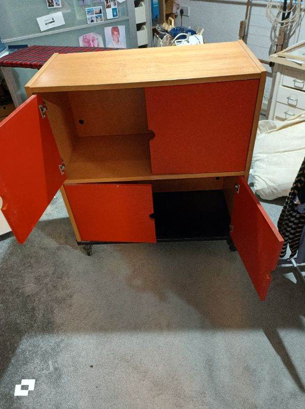 Solid cupboard/cabinet 