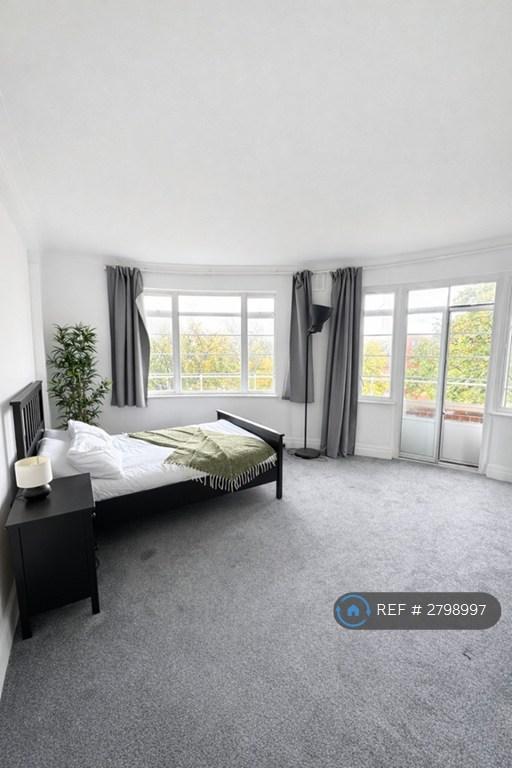 1 bedroom in Gliddon Road, London, W14 (#2798997)