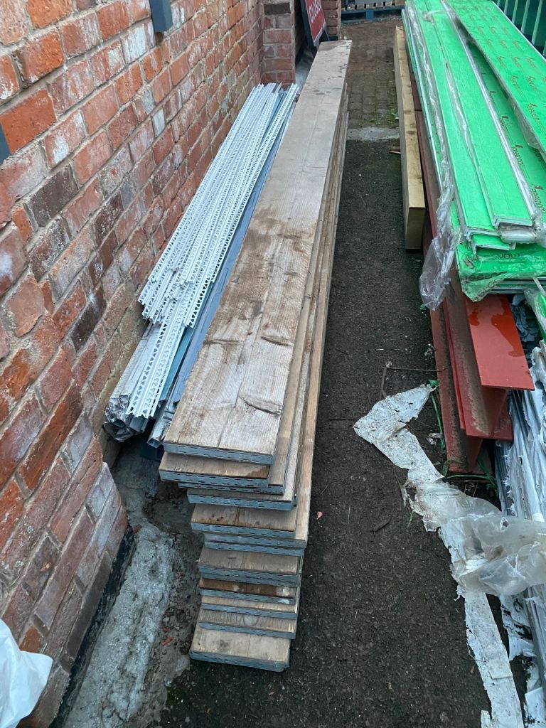 16 of 3.9m Scaffolding board(s)