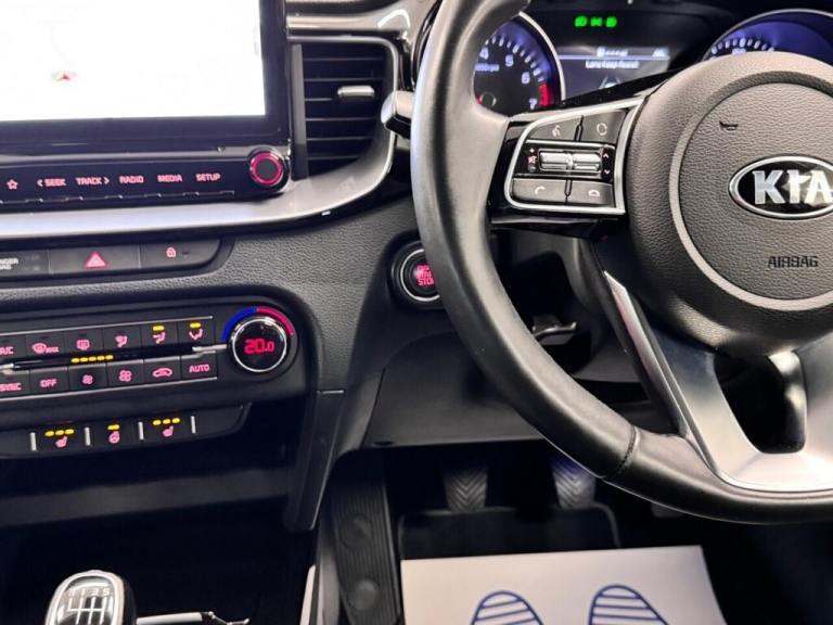 2020 Kia XCeed 1.4 T-GDi 3 FIVE DOOR 140 BHP + SAT NAV + REAR CAMERA + HEATED SEATS HATCHBACK Pet...
