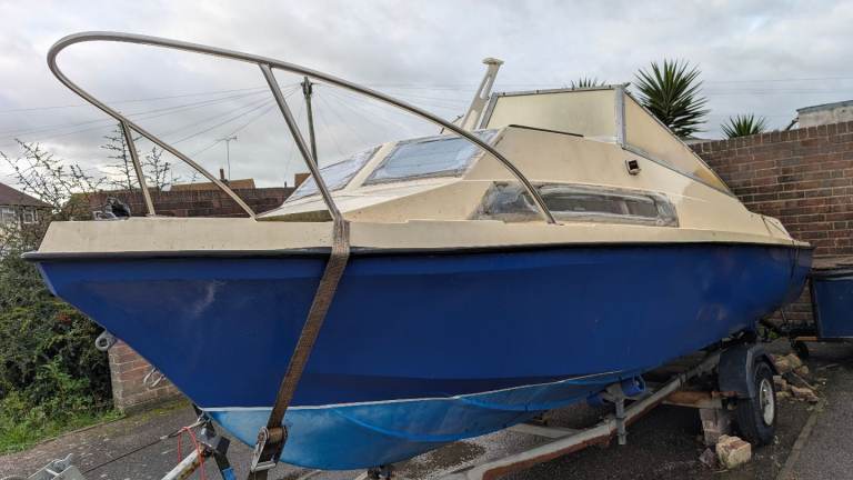 17ft Motorboat – Yamaha 60hp 2-Stroke – Project Boat – Trailer Included