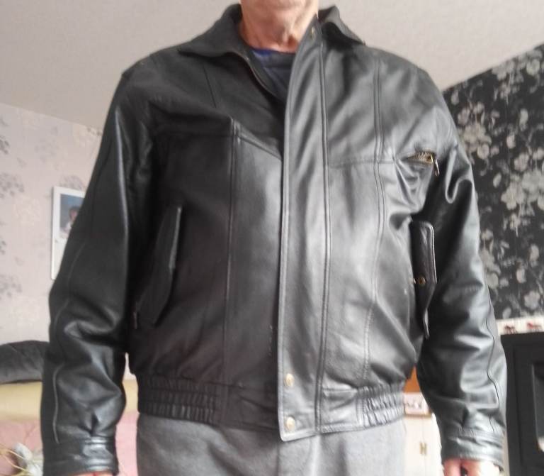 Men's Black Leather Jacket – Good Condition