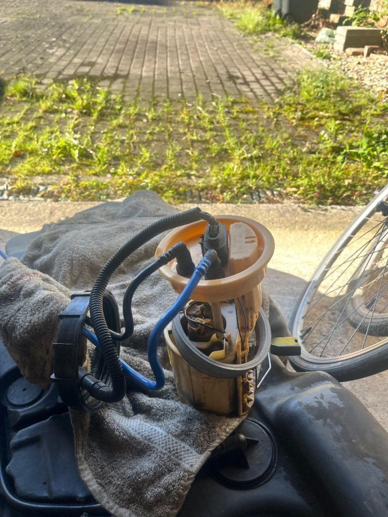 VW T5 fuel sender unit 