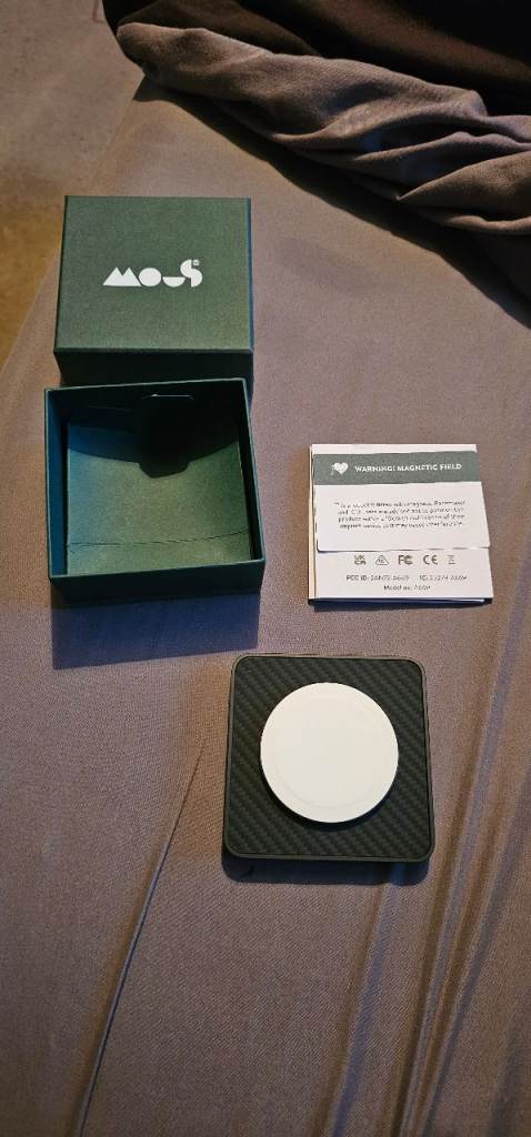 Mous wireless phone charging dock