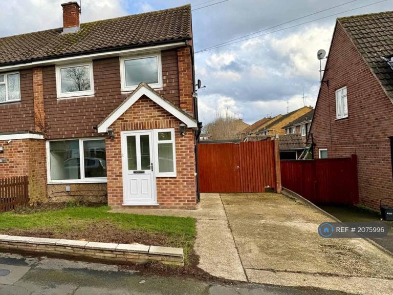 3 bedroom house in St Saviours Road, Reading, RG1 (3 bed) (#2075996)