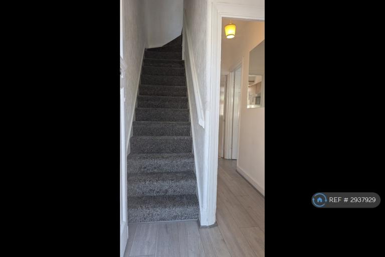 1 bedroom in Gresham Road, London, E16 (#2937929)