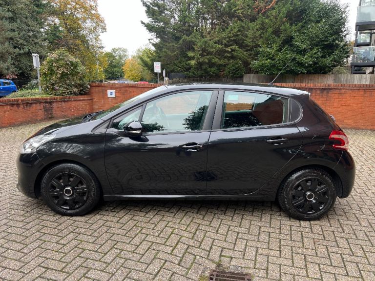 Peugeot, 208, Hatchback, 2012, Manual, 1199 (cc), 5 doors