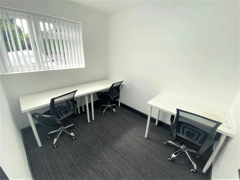 Leeds - LS17 private office space for 3 people, All-inclusive professional let -North Leeds