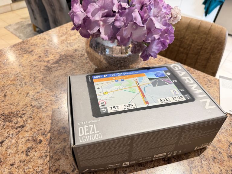 FOR SALE – GARMIN DĒZL LGV1000 10’ screen euroMaps