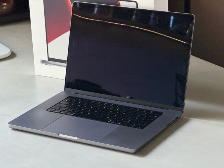 MacBook Pro 16" – M1 Max / 32GB / 2TB