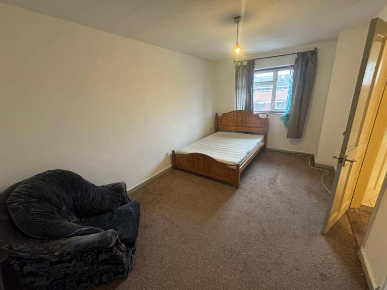 Studio Flat to Rent in Greenford (UB6)