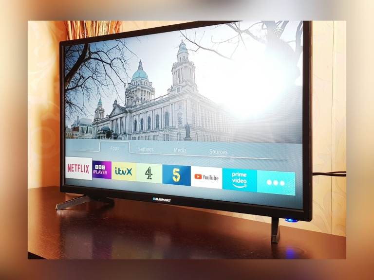 32 Smart Netflix LED TV - YouTube Prime