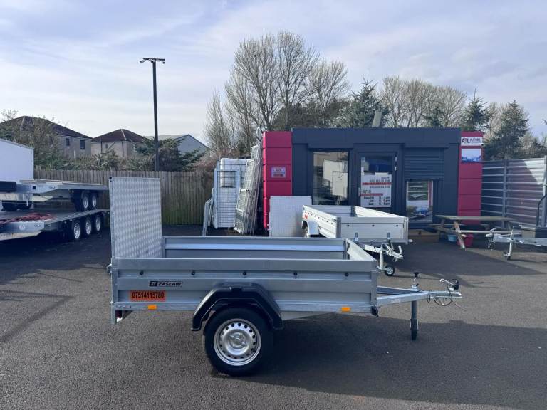 BRAND NEW ZASLAW 7FT X 4FT SINGLE AXLE FLAT TIPPING TRAILER WITH RAMP 750KG