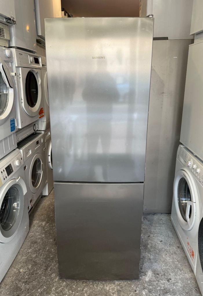 SIEMENS STAINLESS STEEL NICE FRIDGE FREEZER WITH WARRANTY   