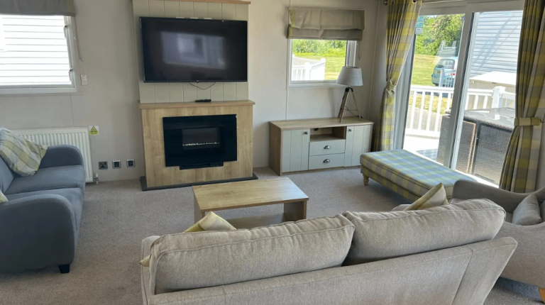 Cheap Pre-Owned Lodge For Sale - Norfolk/Suffolk - Open 11.5 Months