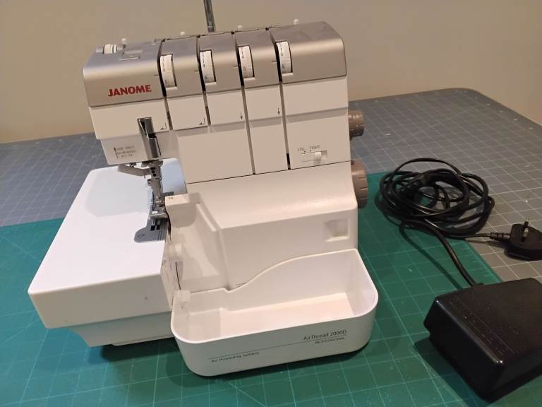 JANOME Air Thread 2000D Professional Overlocker