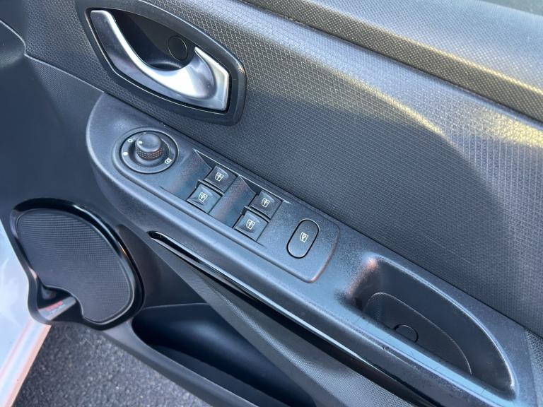 2015 Renault Clio 0.9 TCE 90 Dynamique S MediaNav Energy 5dr HATCHBACK Petrol Manual