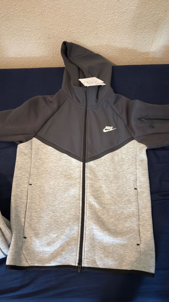 NEW Nike Tech Fleece Tracksuit - Grey/Dark Grey, Size XS