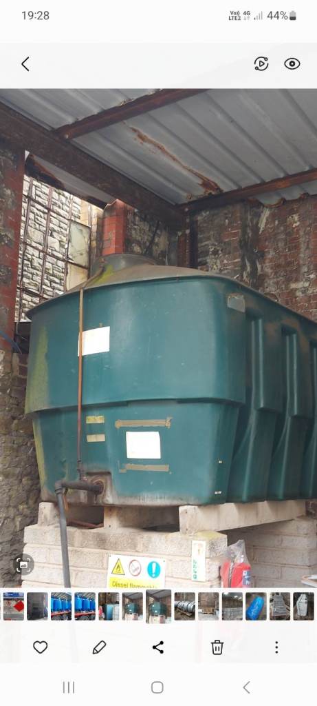 Fuel/oil tank 